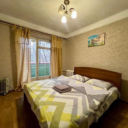 Квартира Эконом-Класса Возле Метро Левобережная Kiev Exterior foto