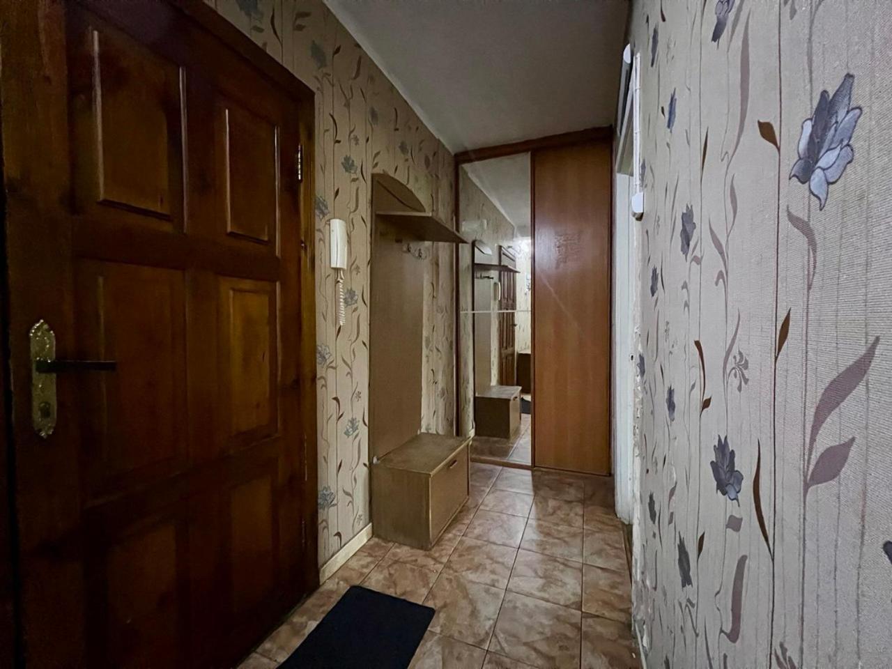 Квартира Эконом-Класса Возле Метро Левобережная Kiev Exterior foto