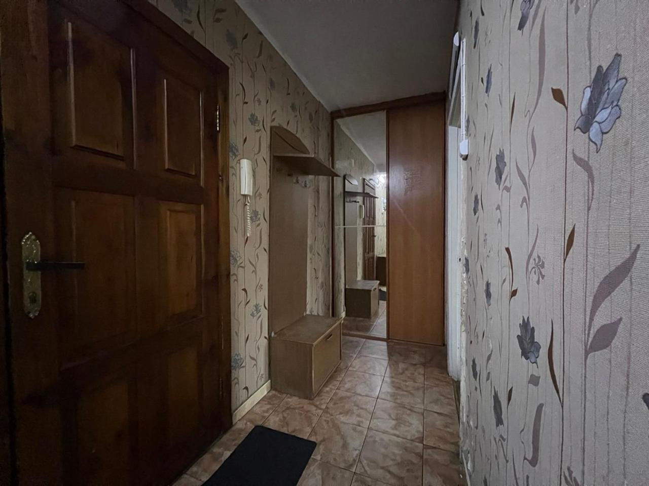 Квартира Эконом-Класса Возле Метро Левобережная Kiev Exterior foto
